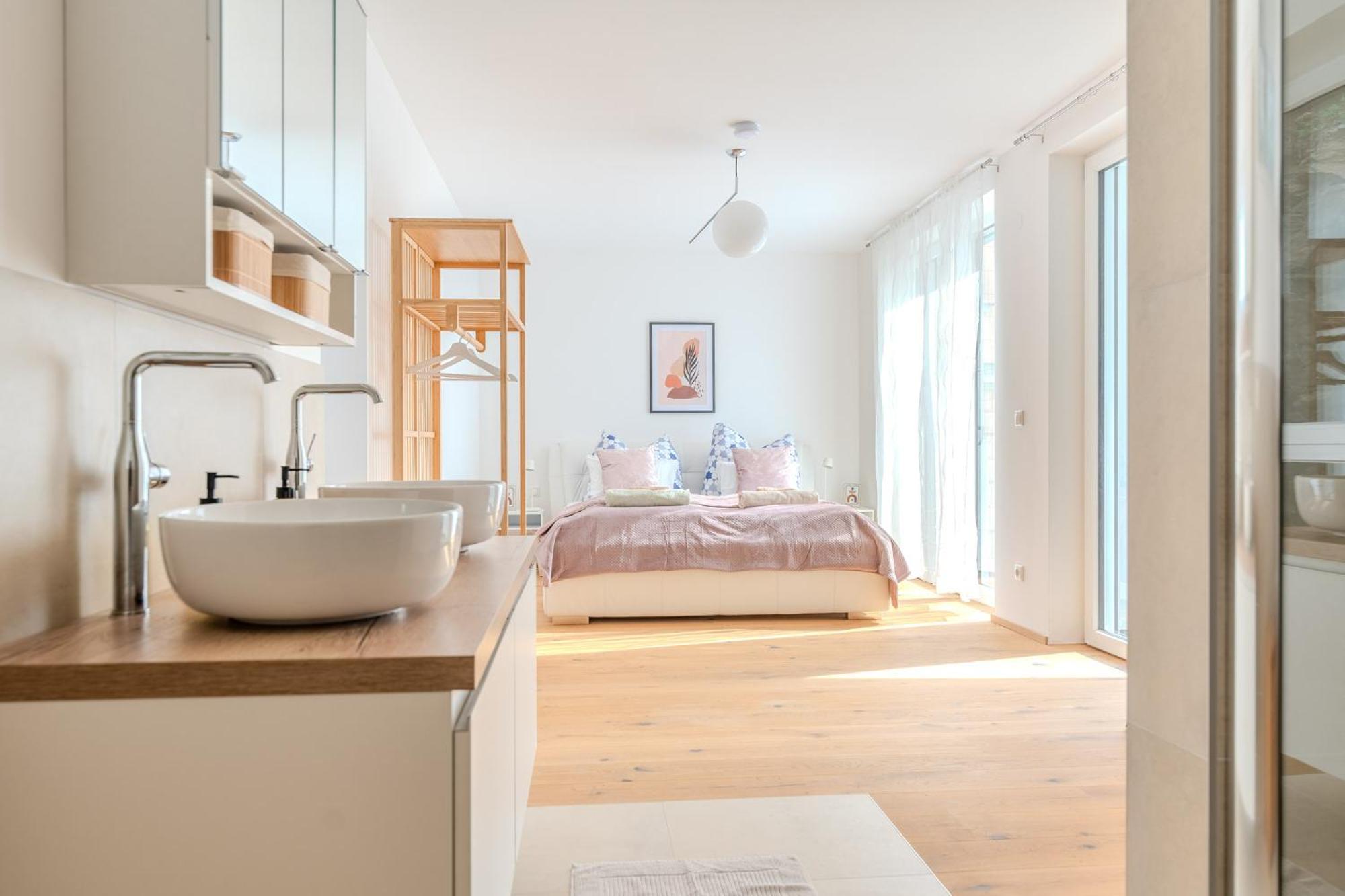 Deluxe - Newly Built Apartment