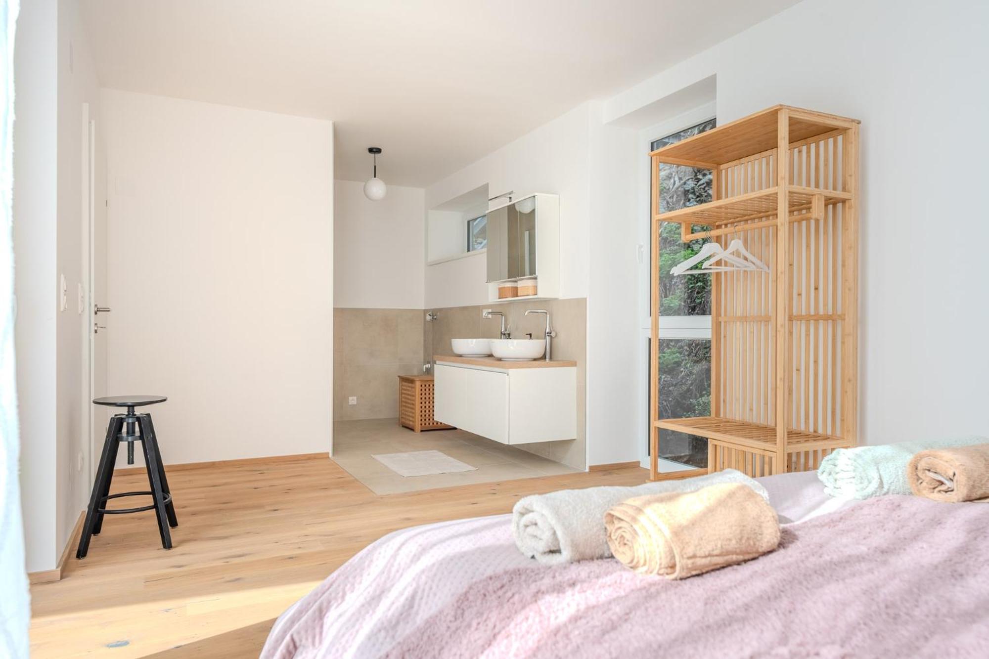 Deluxe - Newly Built Apartment *