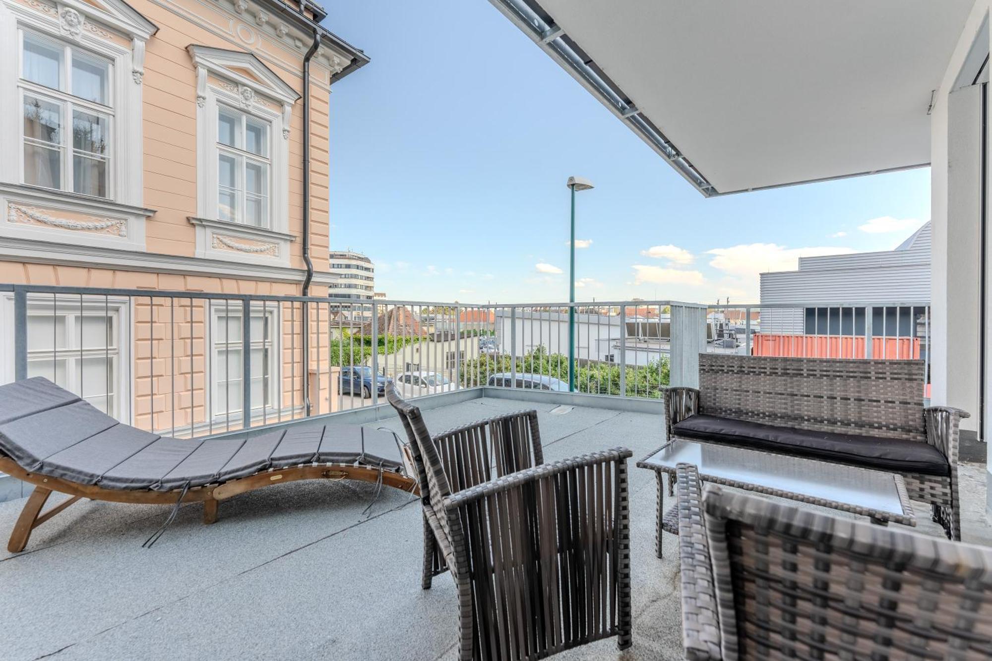 Deluxe - Newly Built Apartment